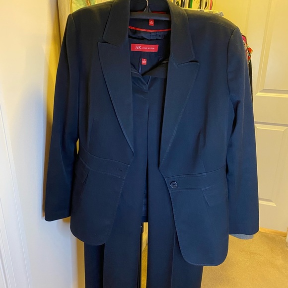 Dark Blue 2 piece Anne Klein Suit (read description for actual size) - Picture 6 of 8